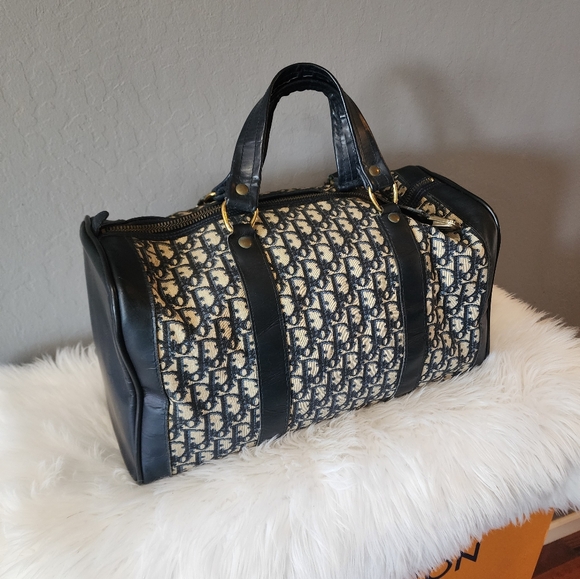 ✨️Dior✨️ duffel bag with leather trim. - Picture 5 of 16